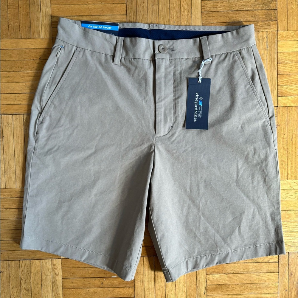 VINEYARD VINES On-The-Go 9” Shorts, Khaki, Sz 30
